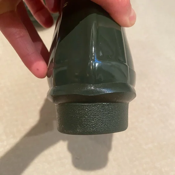 Hunter women’s original short gloss rain boots in dark olive, size 7 - Picture 4 of 11